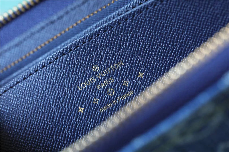  chic crossbody bag detail view showing craftsmanship 8