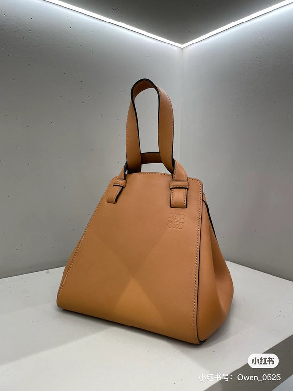 Ziva's Charm handbag – product shot (20cm*18cm*20cm)