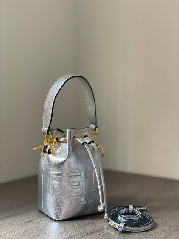 Ziva's Charm handbag – detail view (12cm*18cm*10cm)