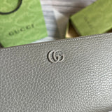 Styled lifestyle shot of everyday-luxe statement women's handbag – women's luxury accessory