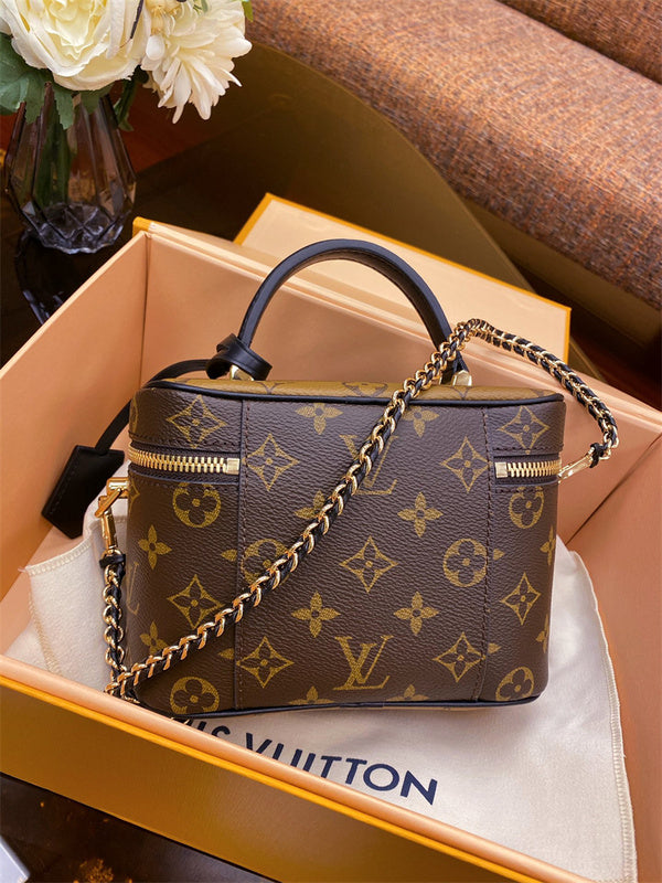  structured bag interior and compartment view 9