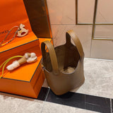 Streamlined bag women's premium everyday handbag