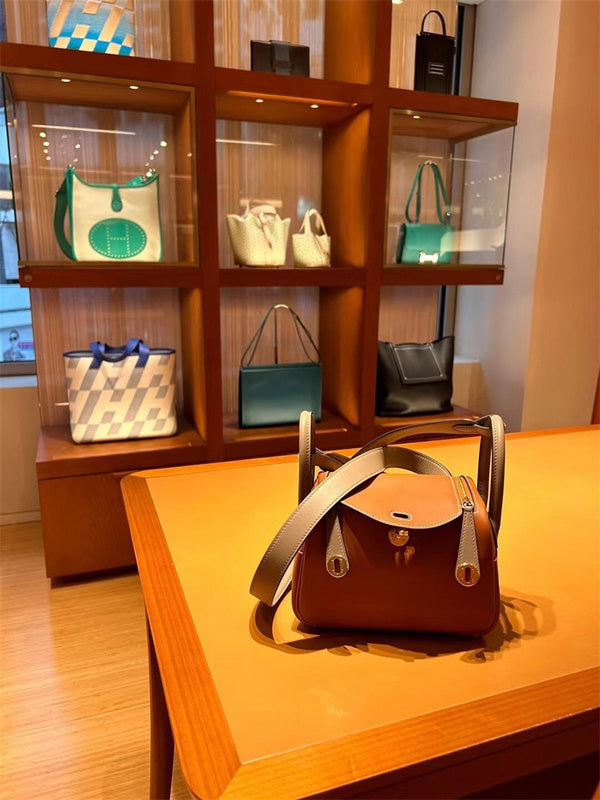  handbag interior and compartment view