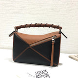 Ziva's Charm handbag – close-up view (24cm*16cm*10cm)