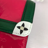 Handle and strap detail of structured modern women's handbag – women's statement bag