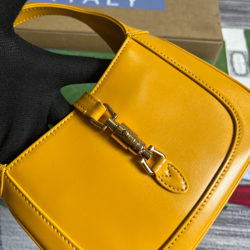 Handle and strap detail of polished structured women's handbag – women's luxury handbag