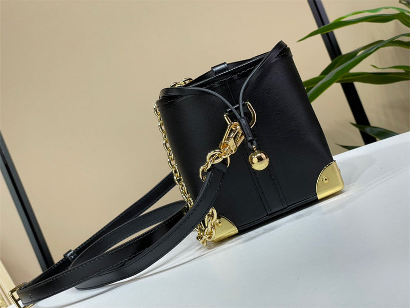  modern handbag detail view showing craftsmanship 8