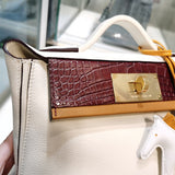  tote bag interior and compartment view 21