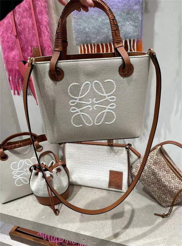 Ziva's Charm handbag – interior view (32.5cm*30cm*17.5cm)