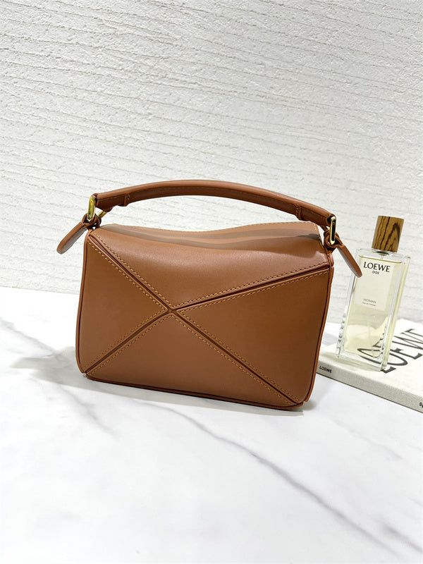 Ziva's Charm handbag – product shot (18cm*11cm*7cm)
