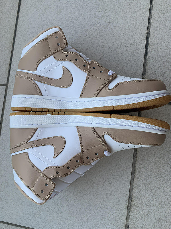 Nike Men's & Women's Luxury Low-Top Trainers — Style 189 interior view