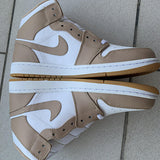 Nike Men's & Women's Luxury Low-Top Trainers — Style 189 interior view