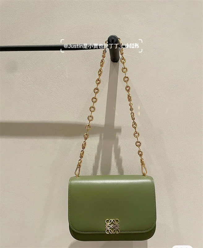 Ziva's Charm handbag – back view (68cm*1.5cm*0.4cm)