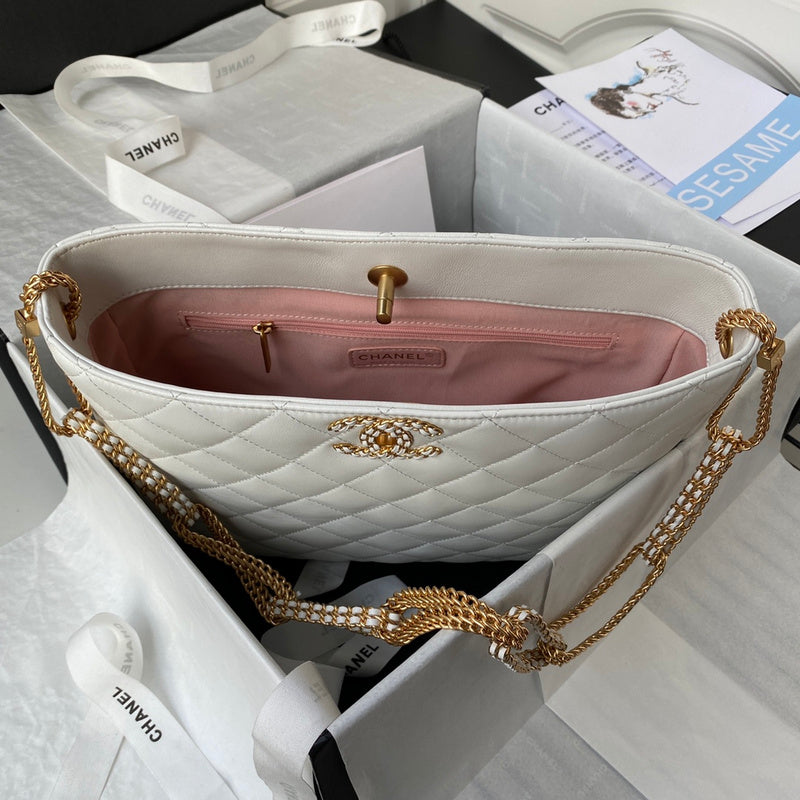  spacious purse view 5
