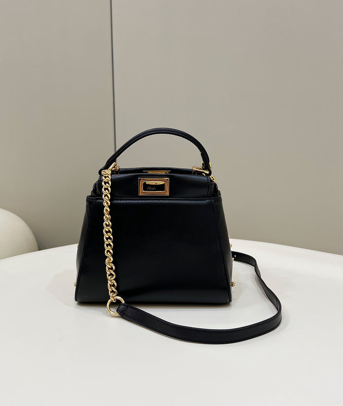 Ziva's Charm handbag – detail view (19cm*10cm*16cm)