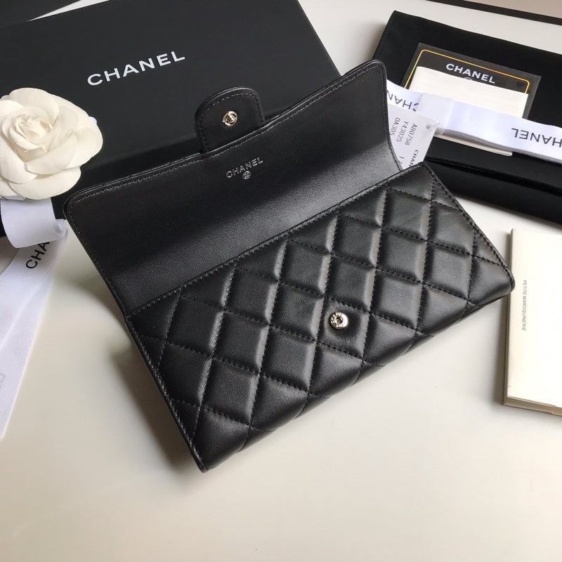 Zivas Charm Streamlined Design Everyday Handbag (Timeless Wardrobe Addition) – Angled View