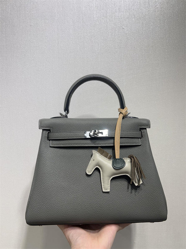  structured bag interior and compartment view