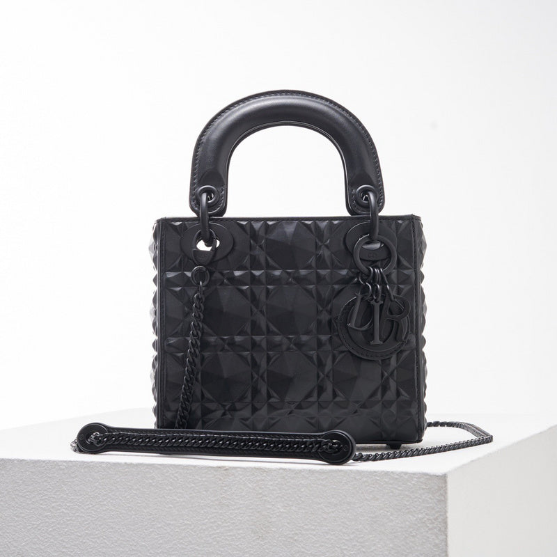 Side profile of classic everyday-luxe women's handbag – women's premium purse
