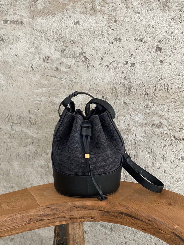 Ziva's Charm handbag – full view (21.5cm*31cm*16cm)