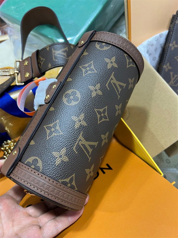  versatile everyday bag detail view showing craftsmanship 8