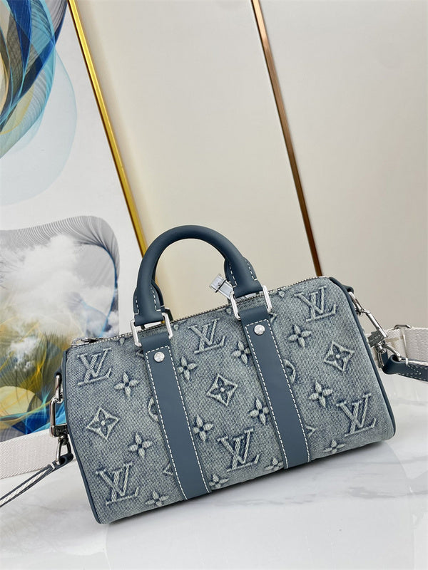  Effortless top-handle bag carried on shoulder