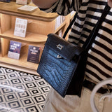  effortless shopper bag detail view showing craftsmanship