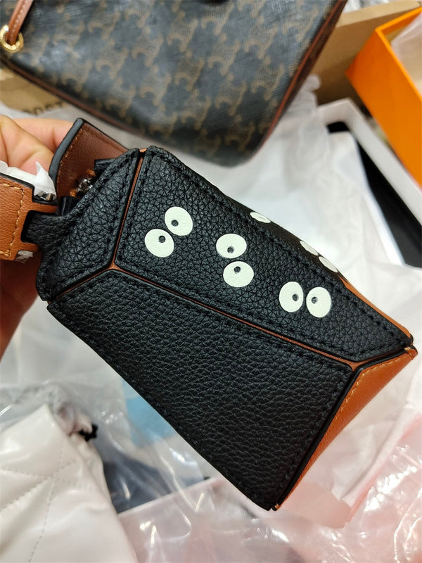 Ziva's Charm handbag – product shot (Standard Size)