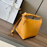 Ziva's Charm handbag – detail view (21cm*17cm*12.5cm)