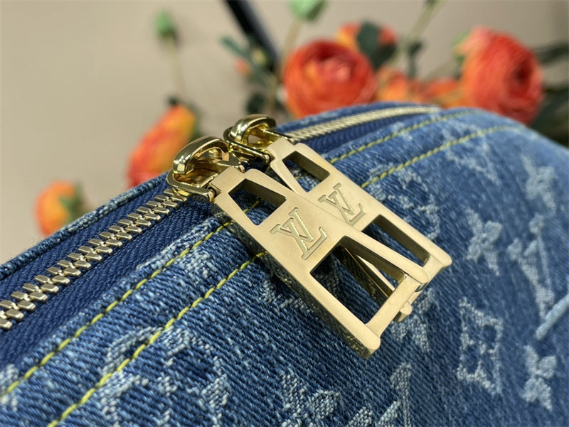  crossbody bag close-up of hardware and finish
