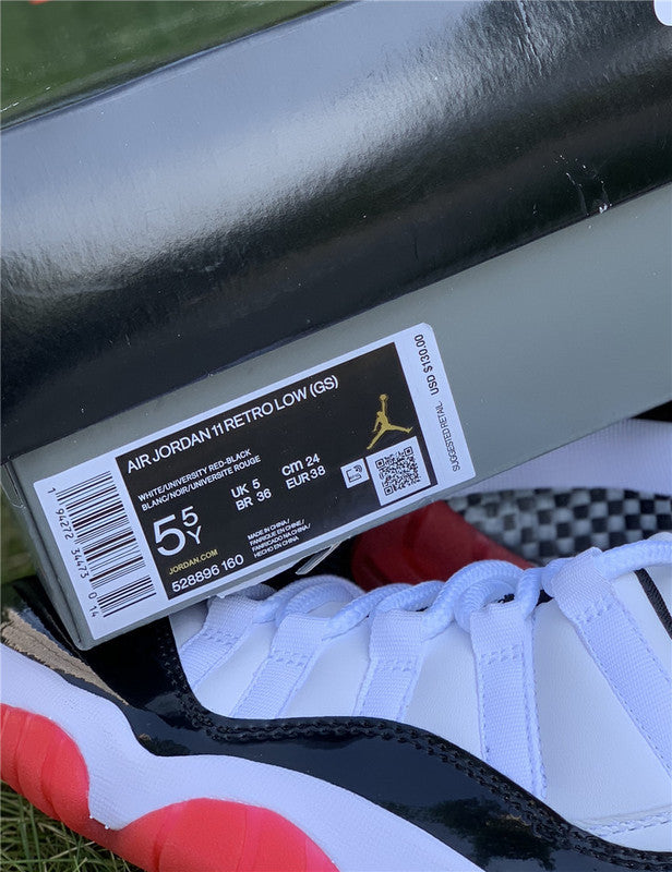 Nike classic monochrome luxury sneakers view 16 retro runner design