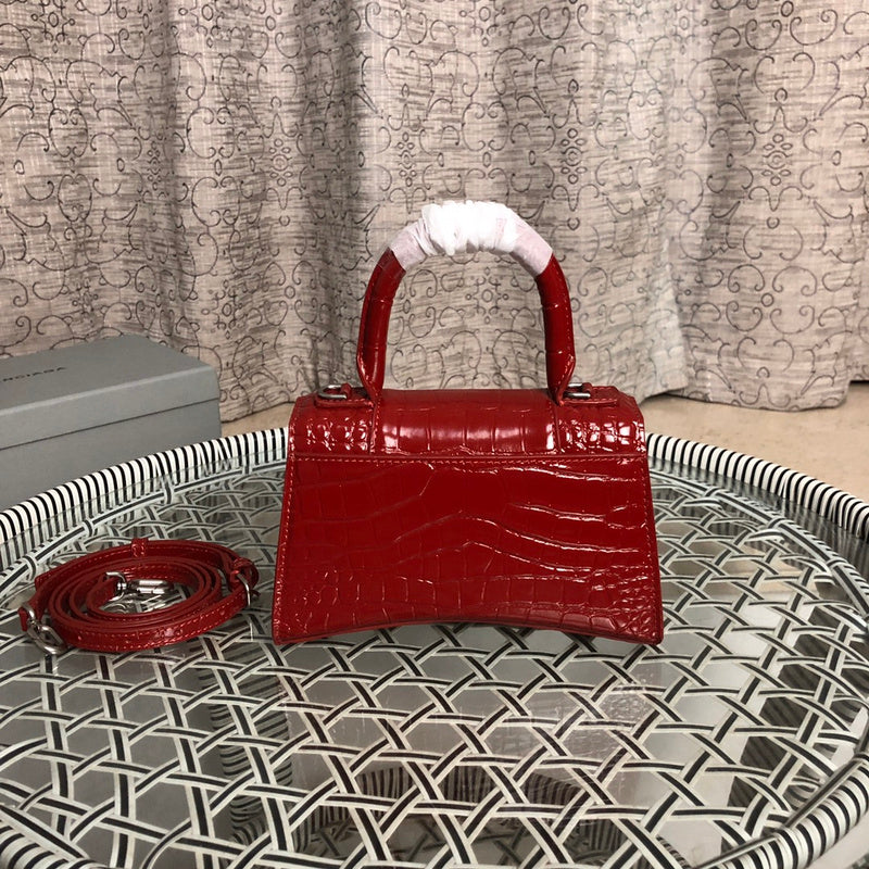 Styled lifestyle shot of statement everyday-luxe women's handbag – women's everyday handbag