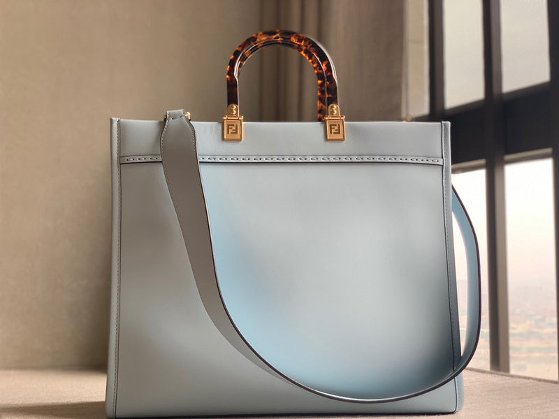 Ziva's Charm handbag – close-up view (35cm*17cm*31cm)