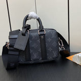  signature everyday bag detail view showing craftsmanship