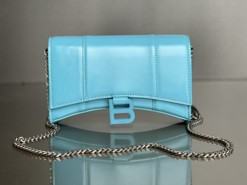 Zivas Charm Refined Everyday Style Statement Handbag (Effortless Style Upgrade) – Lifestyle Shot