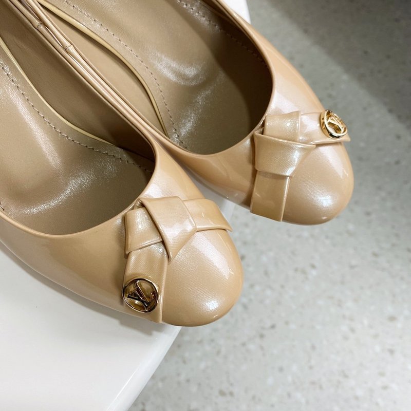 Back view of Louis Vuitton luxury piece style No.167