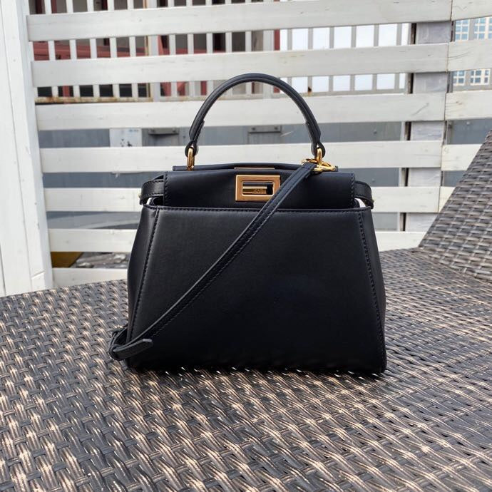 Ziva's Charm handbag – detail view (Standard Size)