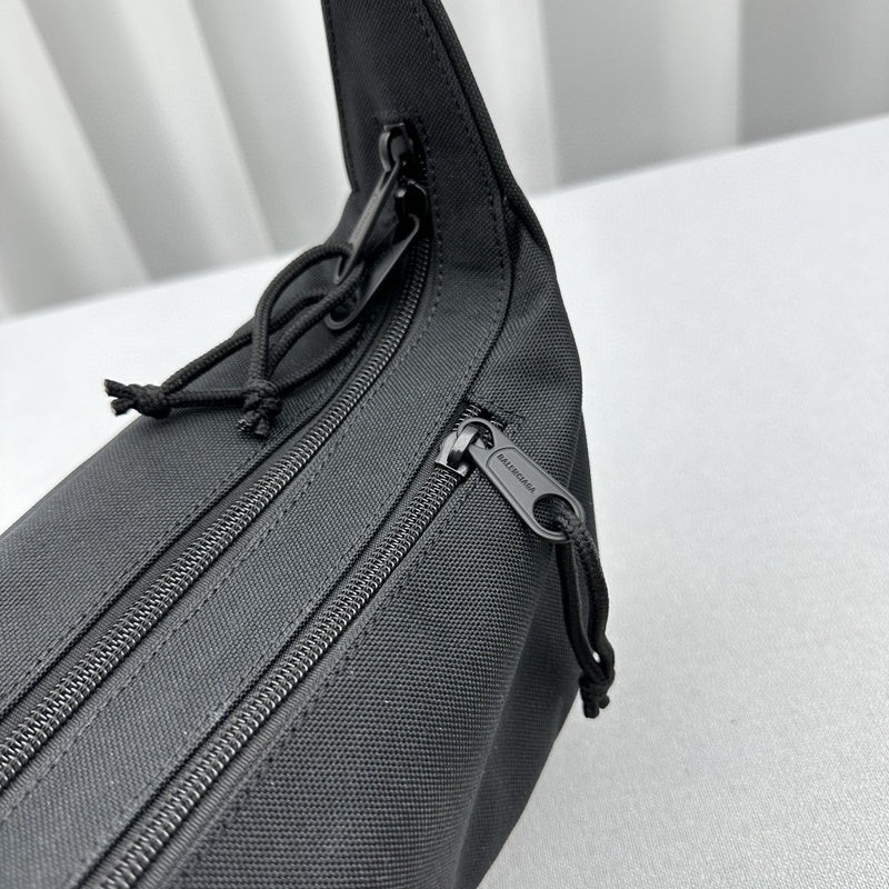 Zivas Charm Effortless Elegance Statement Handbag (Elevated Daily Companion) – Close-Up Detail
