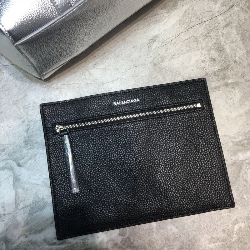 Contemporary Vegan Leather Handbag - Versatile Everyday Design | Women's Luxury Handbag #926 - texture close-up (image 9) of designer-inspired handbag