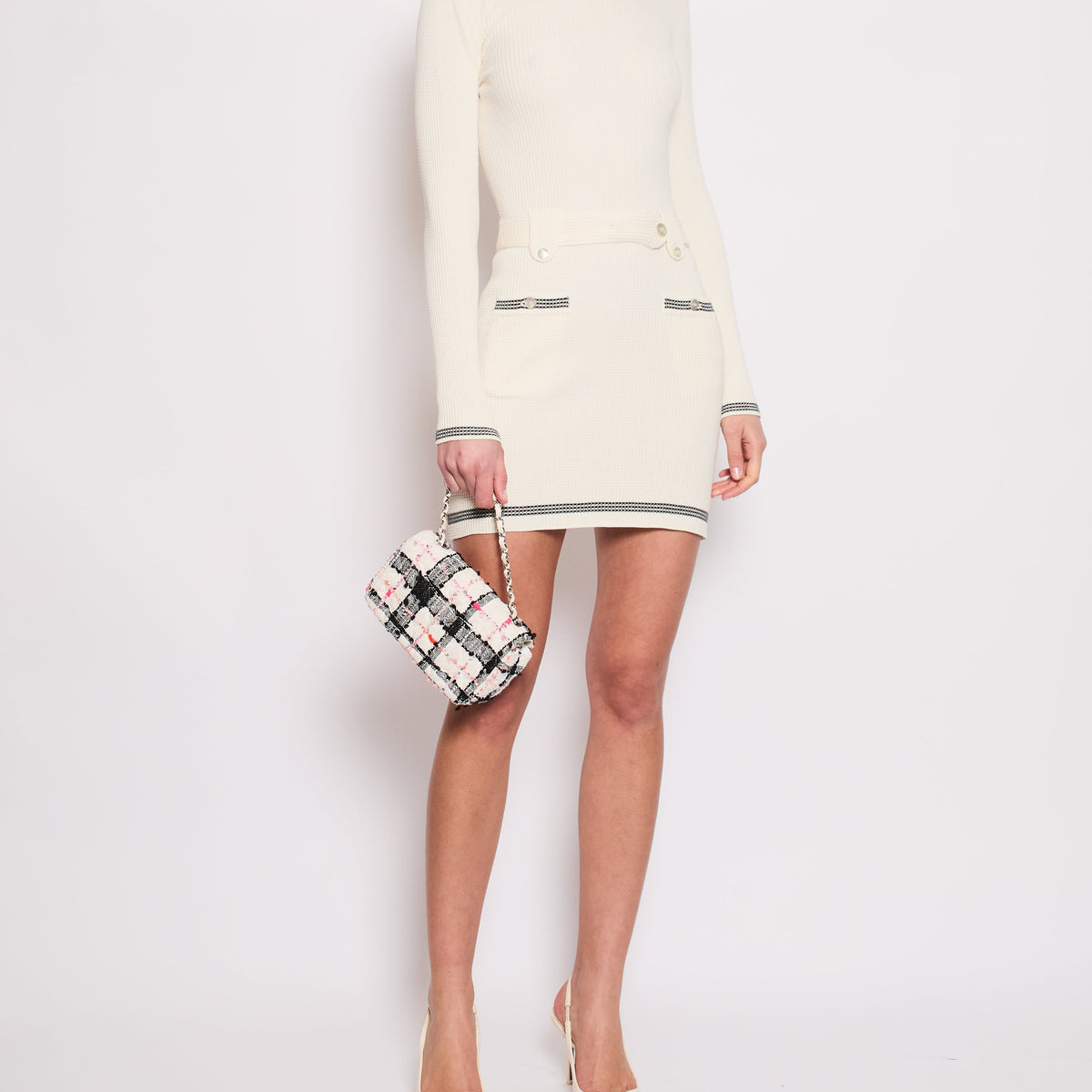 Chanel Sweaters? Chanel 22C Cream Knit Long Sleeve Mini Dress with Black Detail and Pearl Logo Buttons Size FR 34 (UK 6) RRP ¬£2450 Premium Casual Designer Knitwear