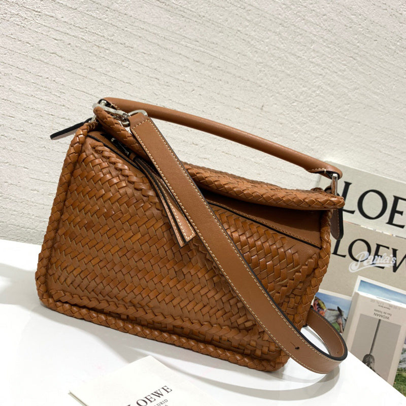 Ziva's Charm handbag – close-up view (24cm*16.5cm*10cm)