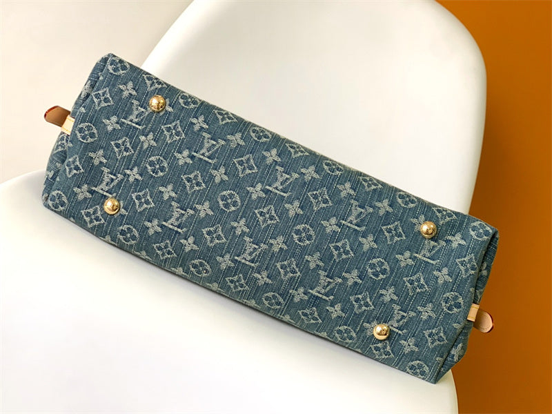  everyday handbag detail view showing craftsmanship 8