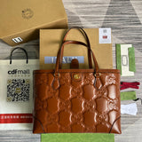 Side profile of modern everyday-luxe women's handbag – women's designer-style accessory