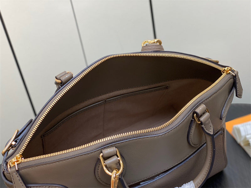  Refined tote bag front view 19