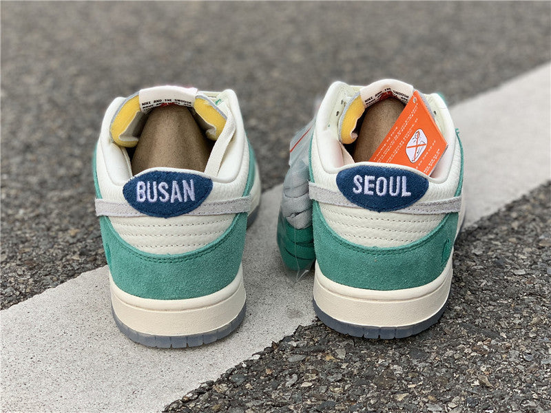 Nike Men's & Women's Premium Designer Sneakers — Style 178 close-up view