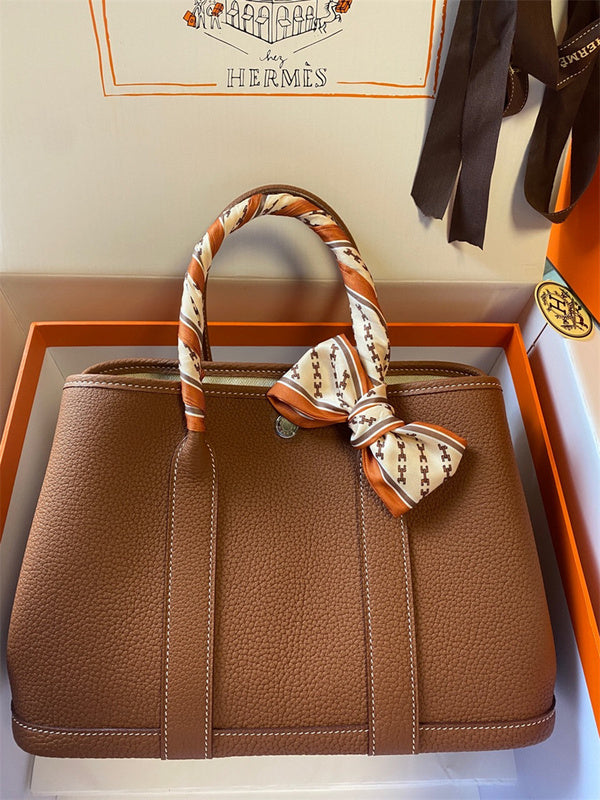  satchel interior and compartment view