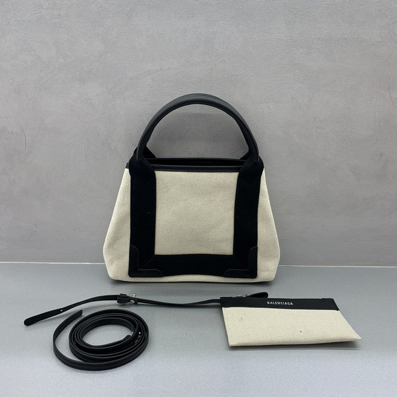 Zivas Charm Elevated Essentials Statement Handbag (Elevated Daily Companion) – Full Silhouette