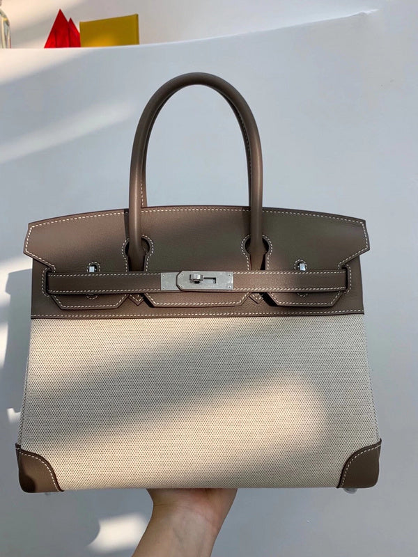 Sleek handbag styled for everyday wear