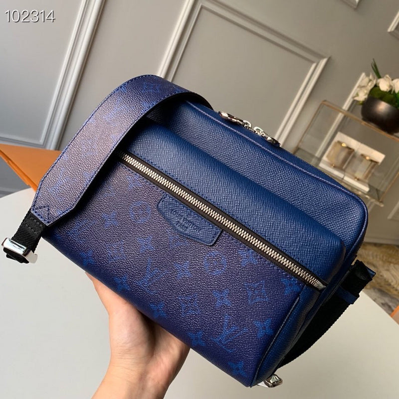 Side profile of statement everyday-luxe women's handbag – women's premium purse