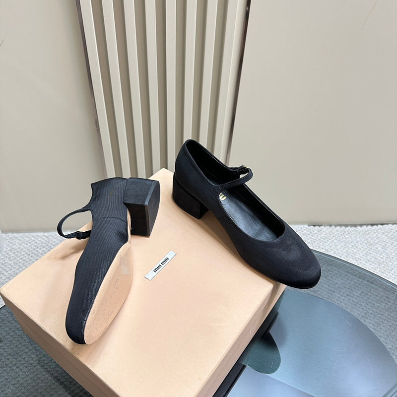 Three-quarter angle view of Miu Miu luxury piece style No.089