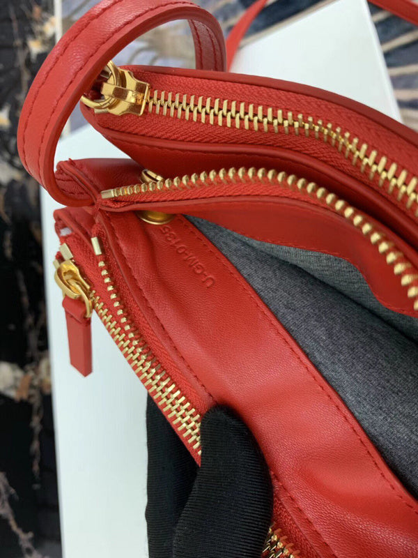 Side profile of premium chic women's handbag – women's premium purse
